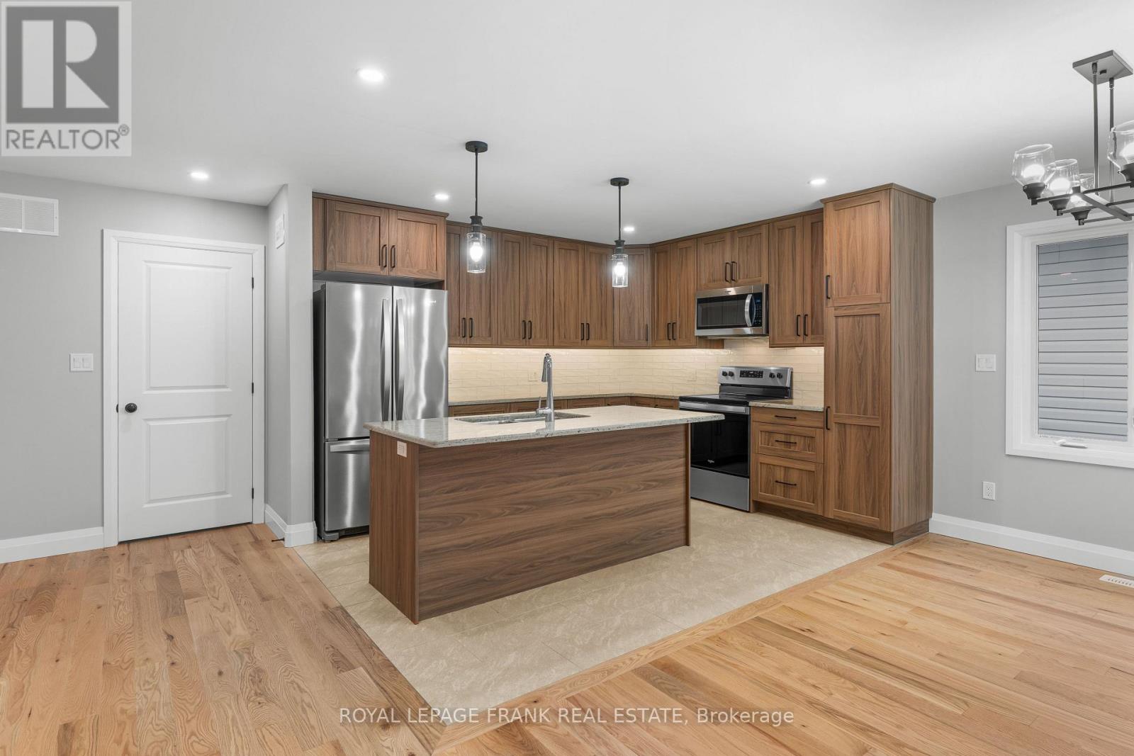 47 Birch Crescent, Kawartha Lakes, Ontario K0M 1A0 - Photo 8 - X12551350