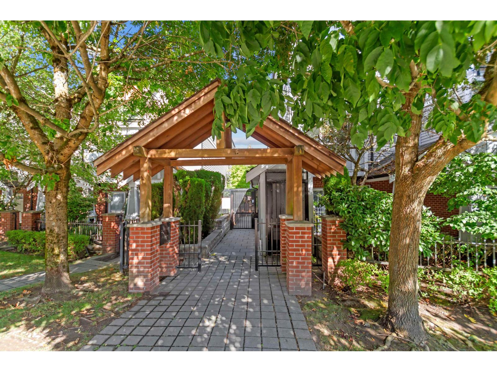 31 13239 Old Yale Road, Surrey, British Columbia  V3T 3C5 - Photo 2 - R3061864