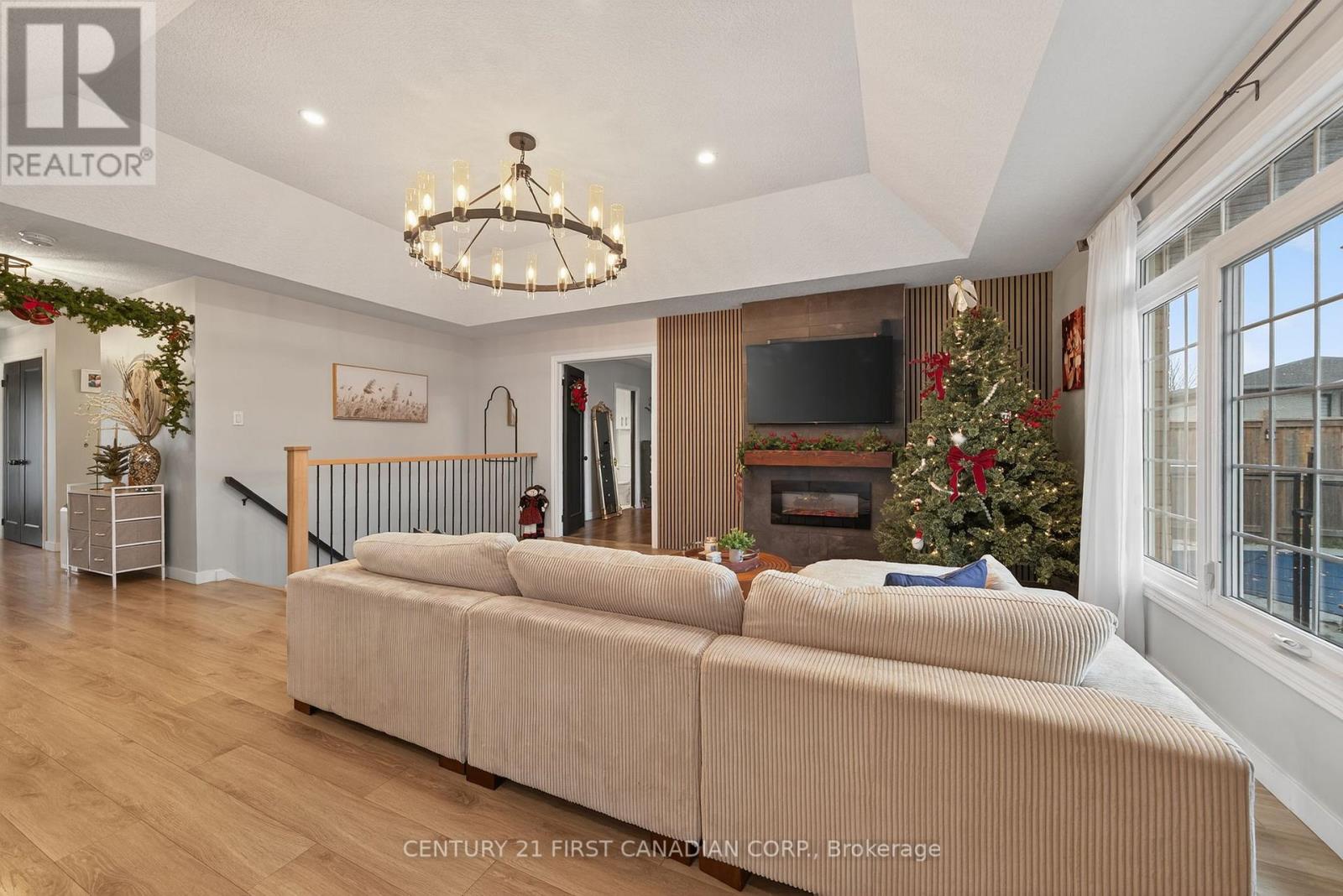 292 Thorne Drive, Strathroy-Caradoc, Ontario  N7G 4E1 - Photo 19 - X12551330