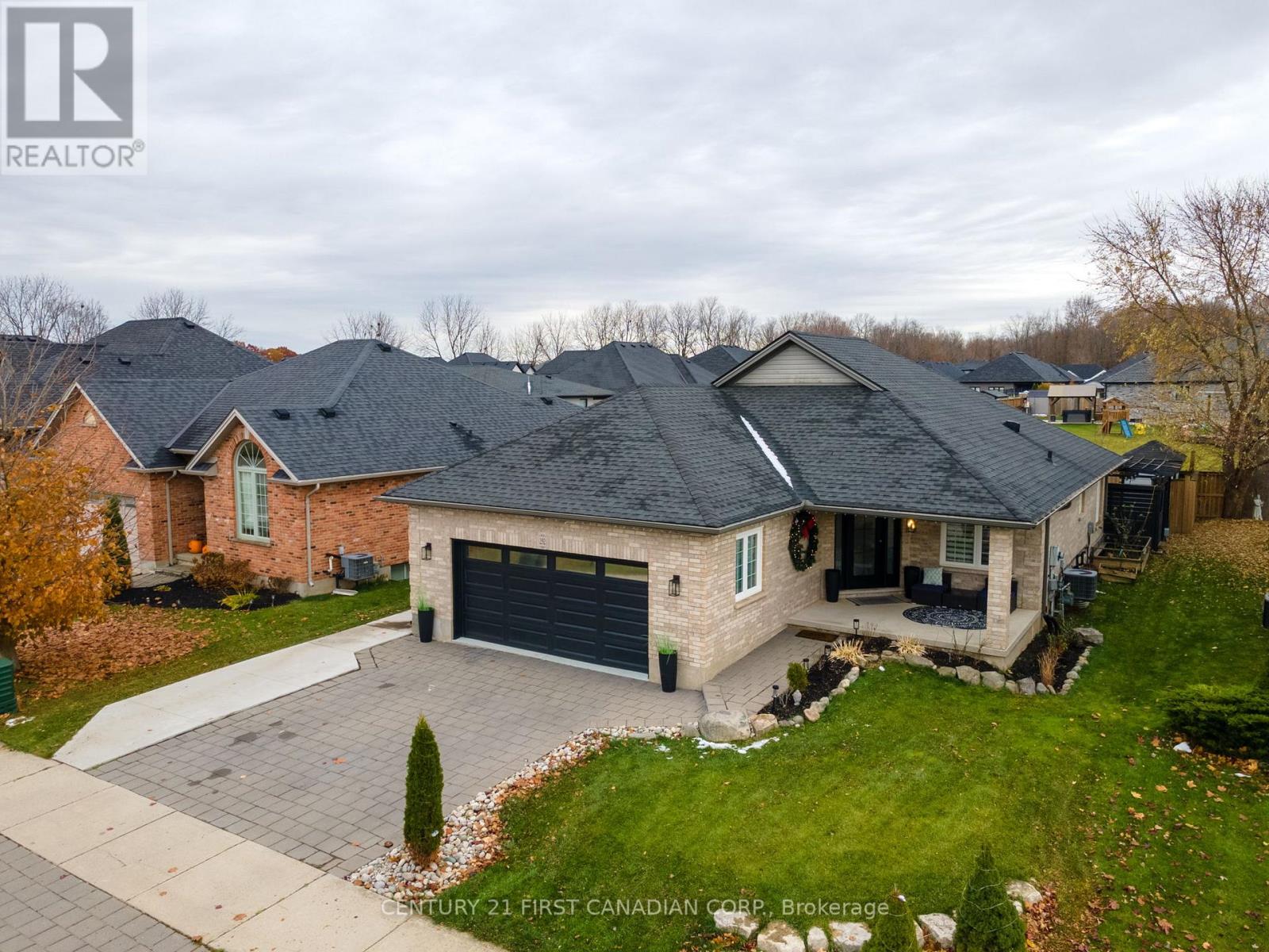 292 Thorne Drive, Strathroy-Caradoc, Ontario  N7G 4E1 - Photo 2 - X12551330