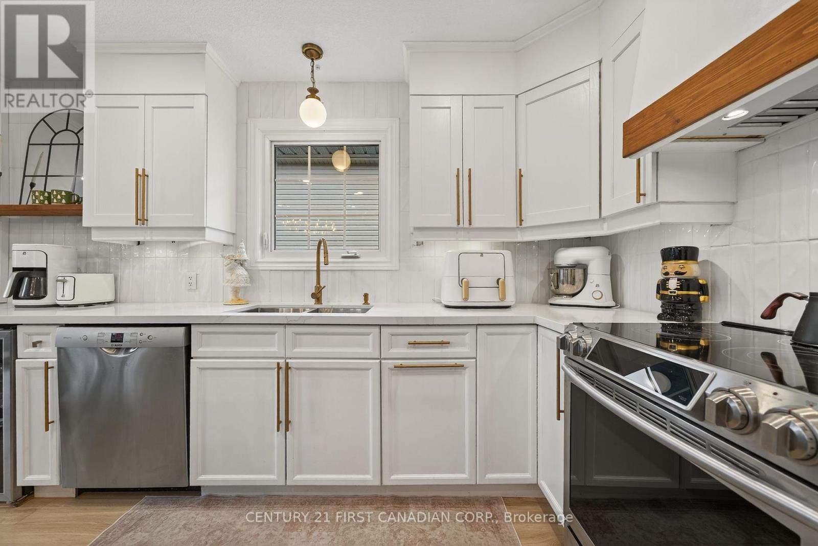 292 Thorne Drive, Strathroy-Caradoc, Ontario  N7G 4E1 - Photo 22 - X12551330