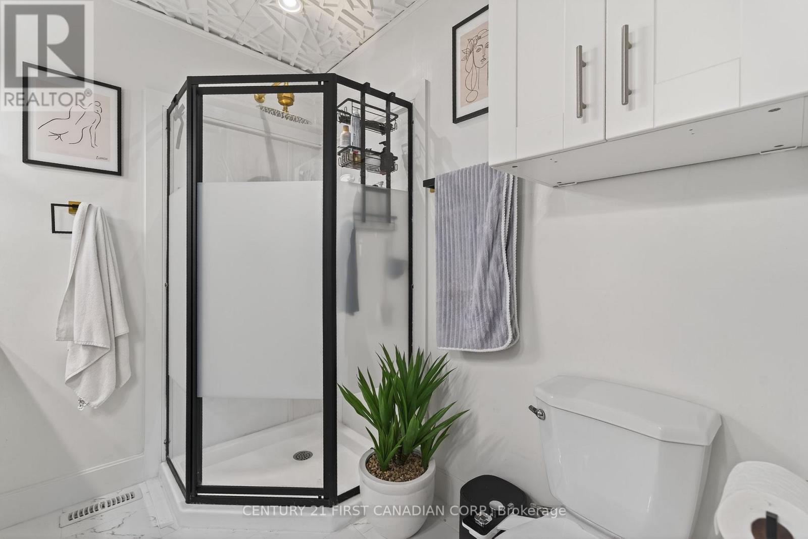 292 Thorne Drive, Strathroy-Caradoc, Ontario  N7G 4E1 - Photo 29 - X12551330