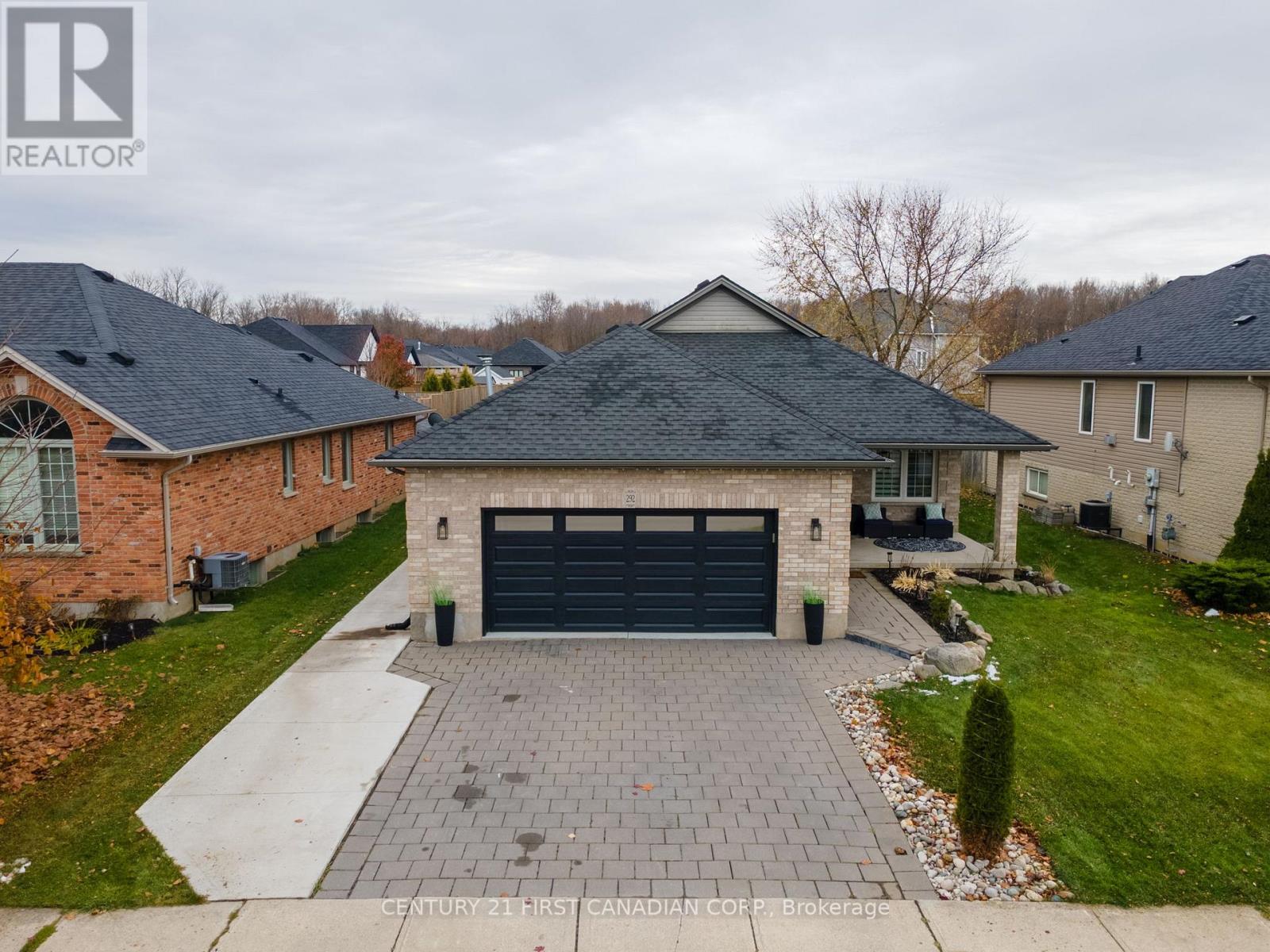 292 Thorne Drive, Strathroy-Caradoc, Ontario  N7G 4E1 - Photo 3 - X12551330
