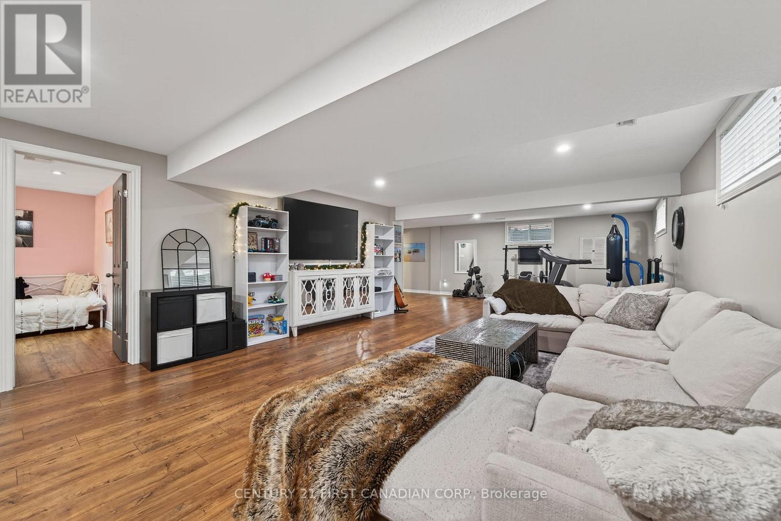 292 Thorne Drive, Strathroy-Caradoc, Ontario  N7G 4E1 - Photo 32 - X12551330