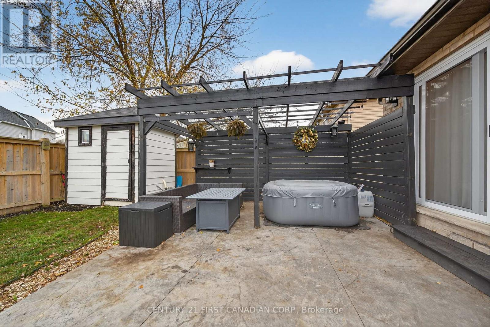 292 Thorne Drive, Strathroy-Caradoc, Ontario  N7G 4E1 - Photo 38 - X12551330