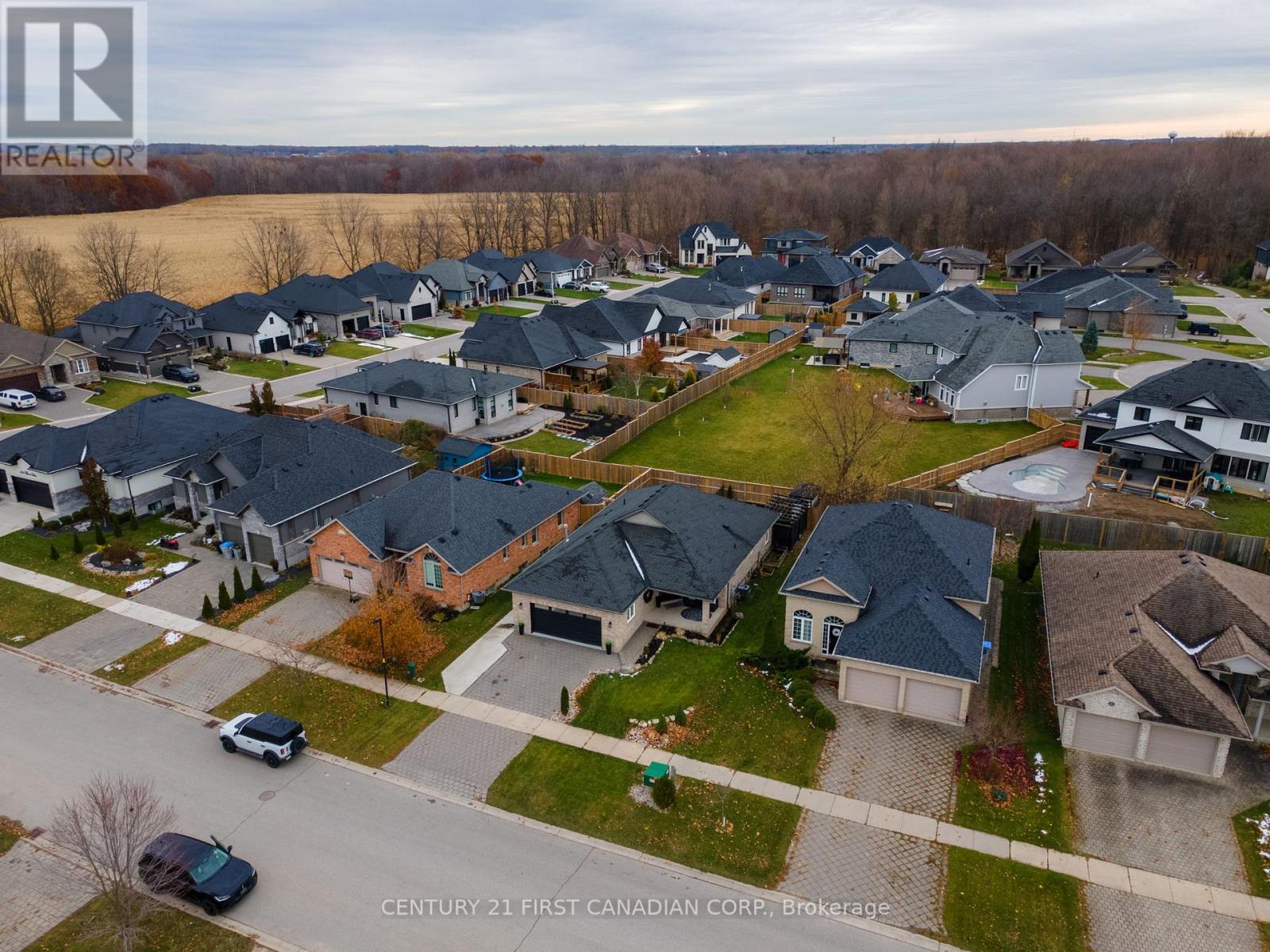 292 Thorne Drive, Strathroy-Caradoc, Ontario  N7G 4E1 - Photo 44 - X12551330