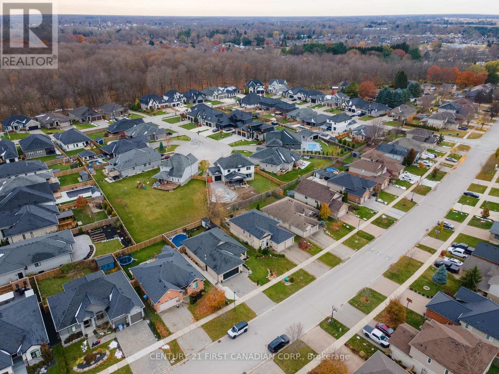 292 Thorne Drive, Strathroy-Caradoc, Ontario  N7G 4E1 - Photo 48 - X12551330