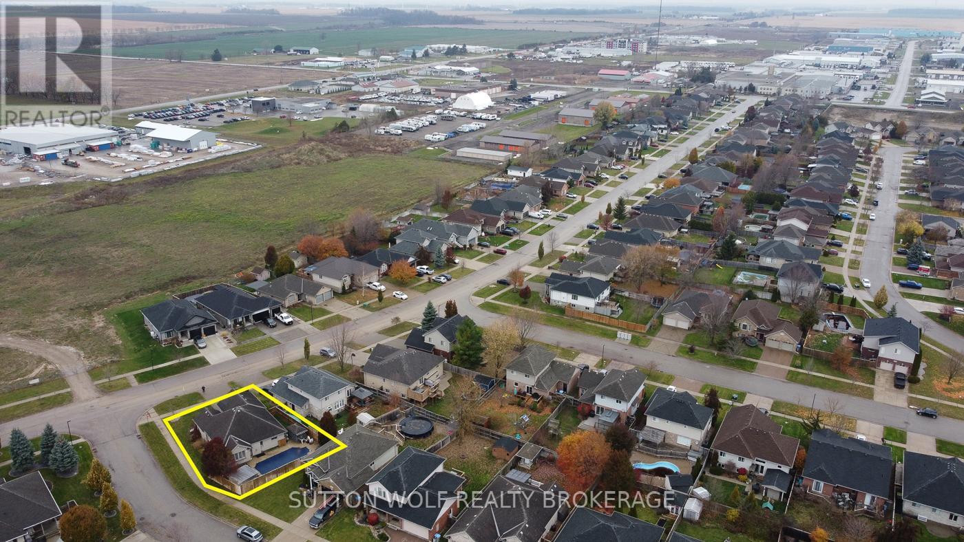 501 Darcy Drive, Strathroy-Caradoc, Ontario  N7G 4K9 - Photo 42 - X12551348