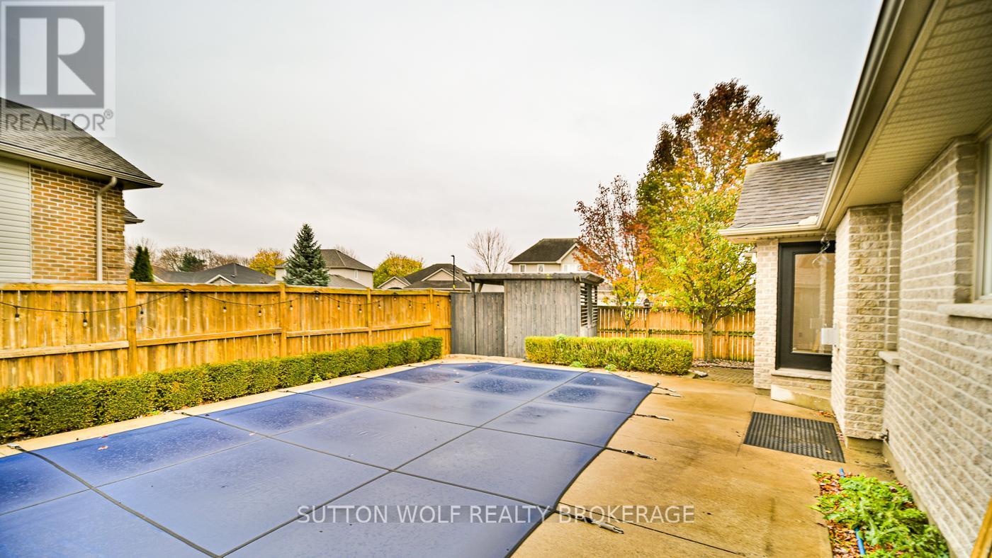 501 Darcy Drive, Strathroy-Caradoc, Ontario  N7G 4K9 - Photo 5 - X12551348