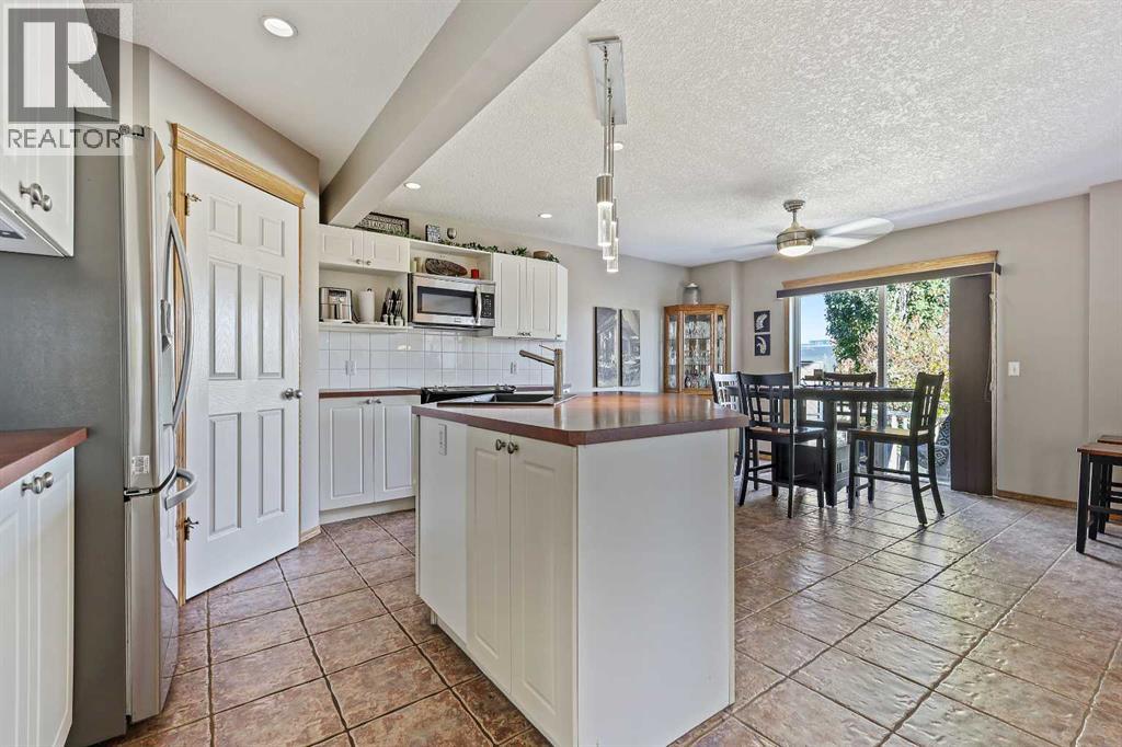 68 Douglas Glen Crescent Se, Calgary, Alberta  T2Z 3M6 - Photo 3 - A2264260