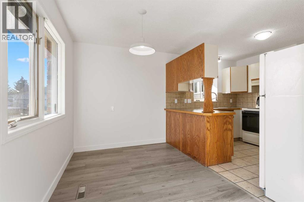 2 West Barrett Place, Cochrane, Alberta  T4C 1J5 - Photo 12 - A2265976