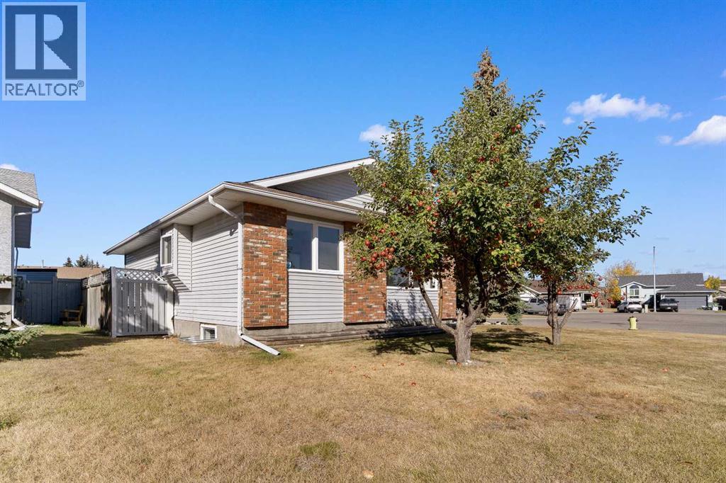 2 West Barrett Place, Cochrane, Alberta  T4C 1J5 - Photo 43 - A2265976