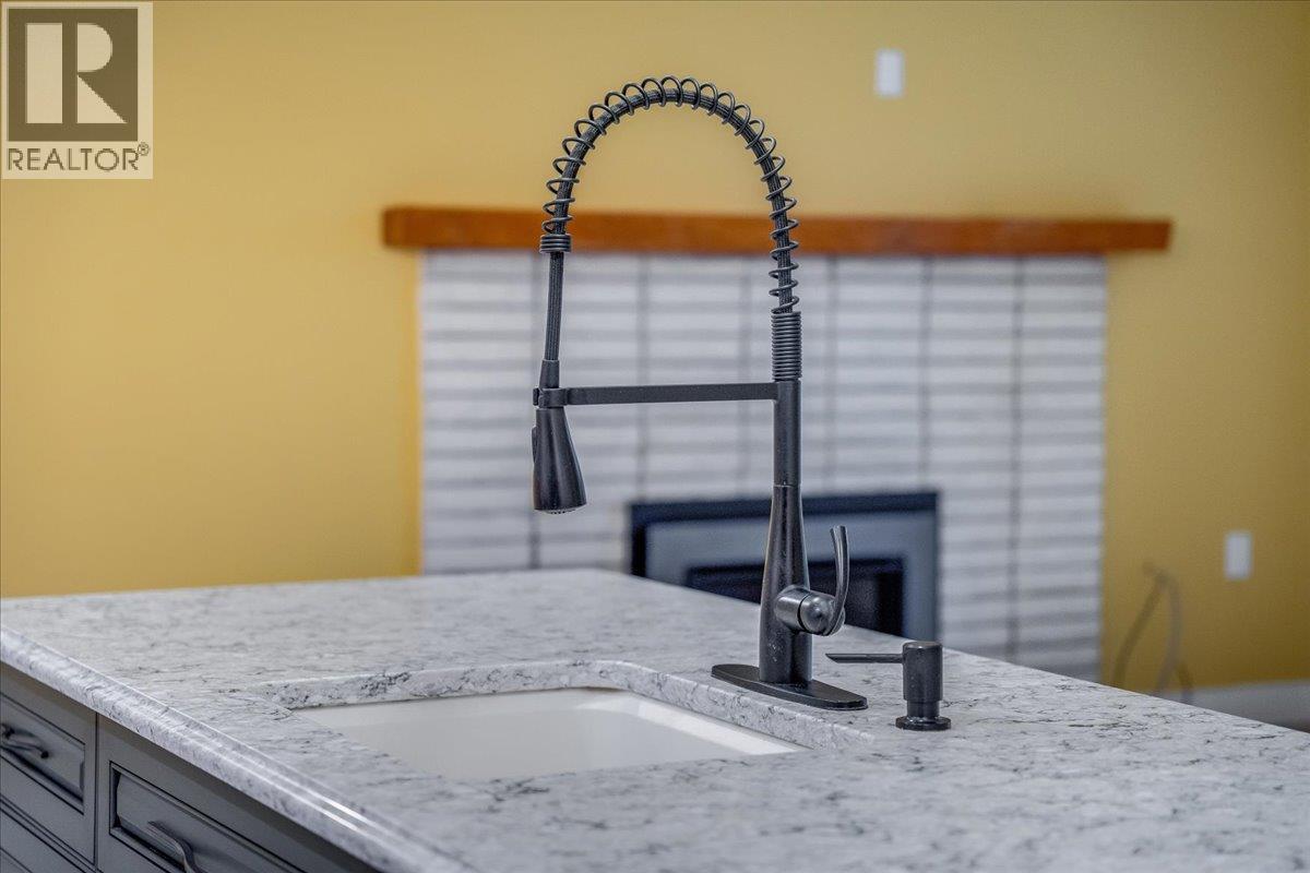 1408 Meadowbrook Drive, Castlegar, British Columbia V1N 3M1 - Photo 15 - 10369067