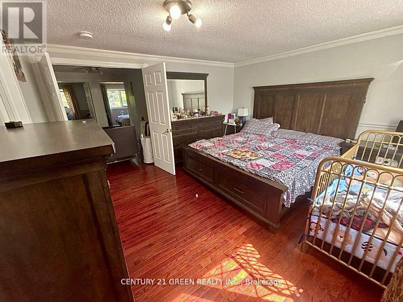 Upper - 6335 Plowmans Heath Drive, Mississauga, Ontario L5N 3W1 - Photo 6 - W12487136