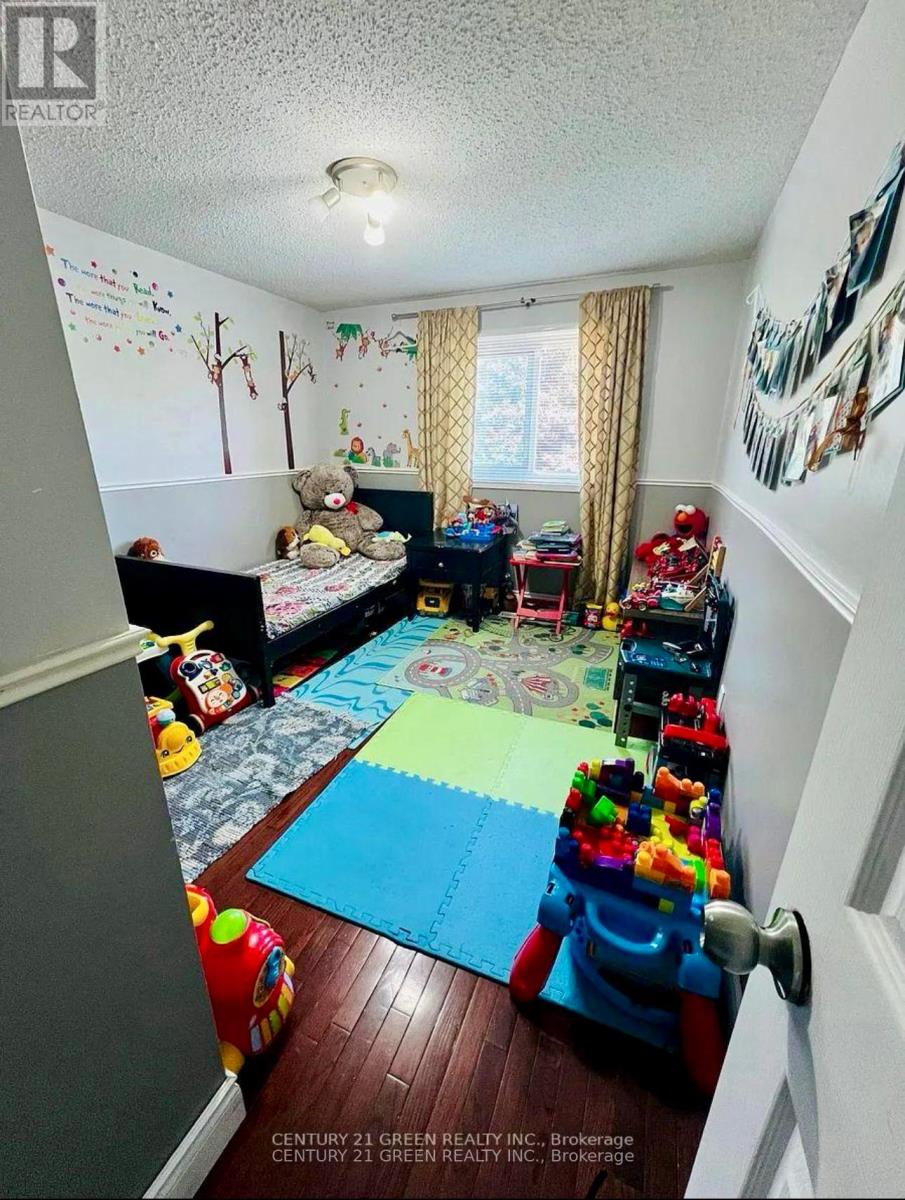 Upper - 6335 Plowmans Heath Drive, Mississauga, Ontario L5N 3W1 - Photo 4 - W12487136