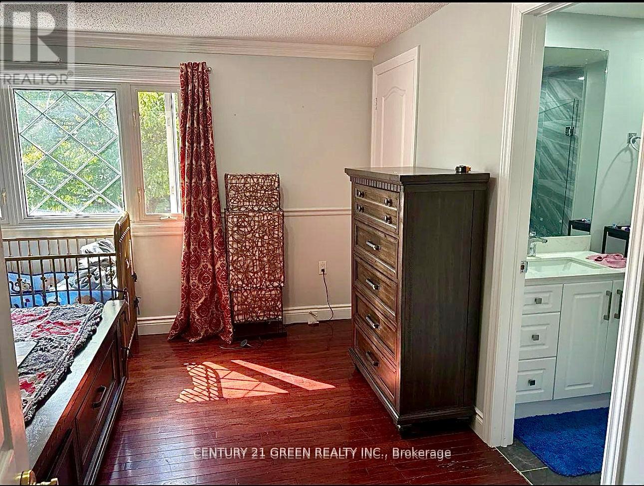 Upper - 6335 Plowmans Heath Drive, Mississauga, Ontario L5N 3W1 - Photo 5 - W12487136