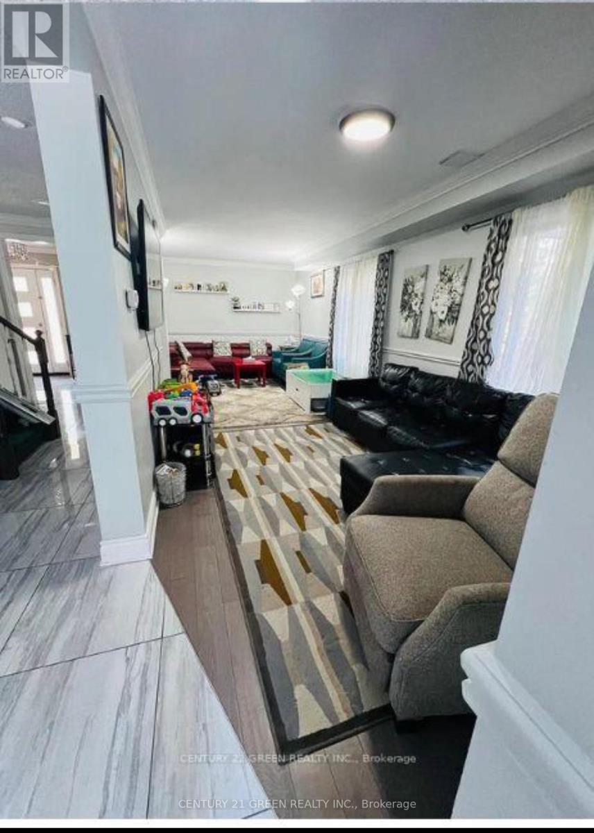 Upper - 6335 Plowmans Heath Drive, Mississauga, Ontario L5N 3W1 - Photo 9 - W12487136