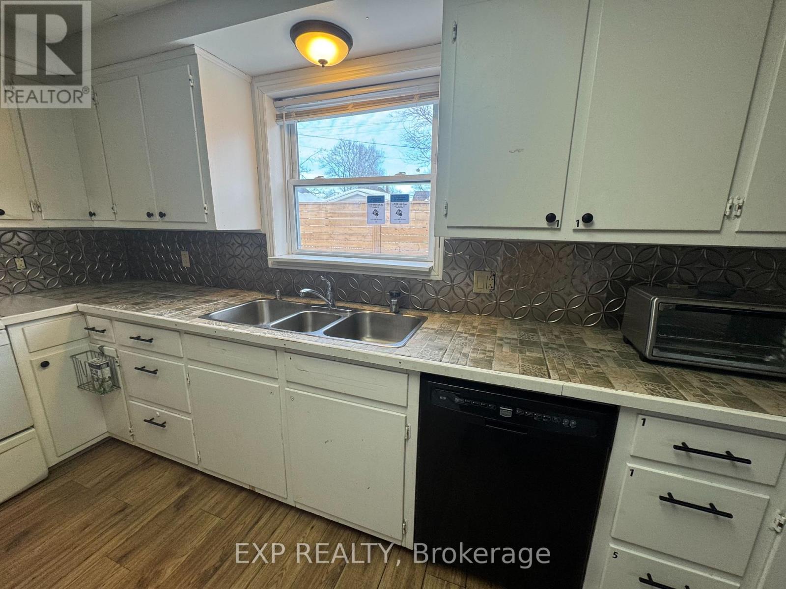 612 Romaine Street, Peterborough, Ontario  K9J 2E4 - Photo 7 - X12551104