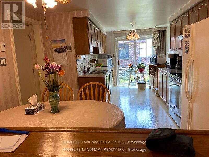 583 Edinburgh Road, Guelph, Ontario  M1G 4G9 - Photo 3 - X12551106