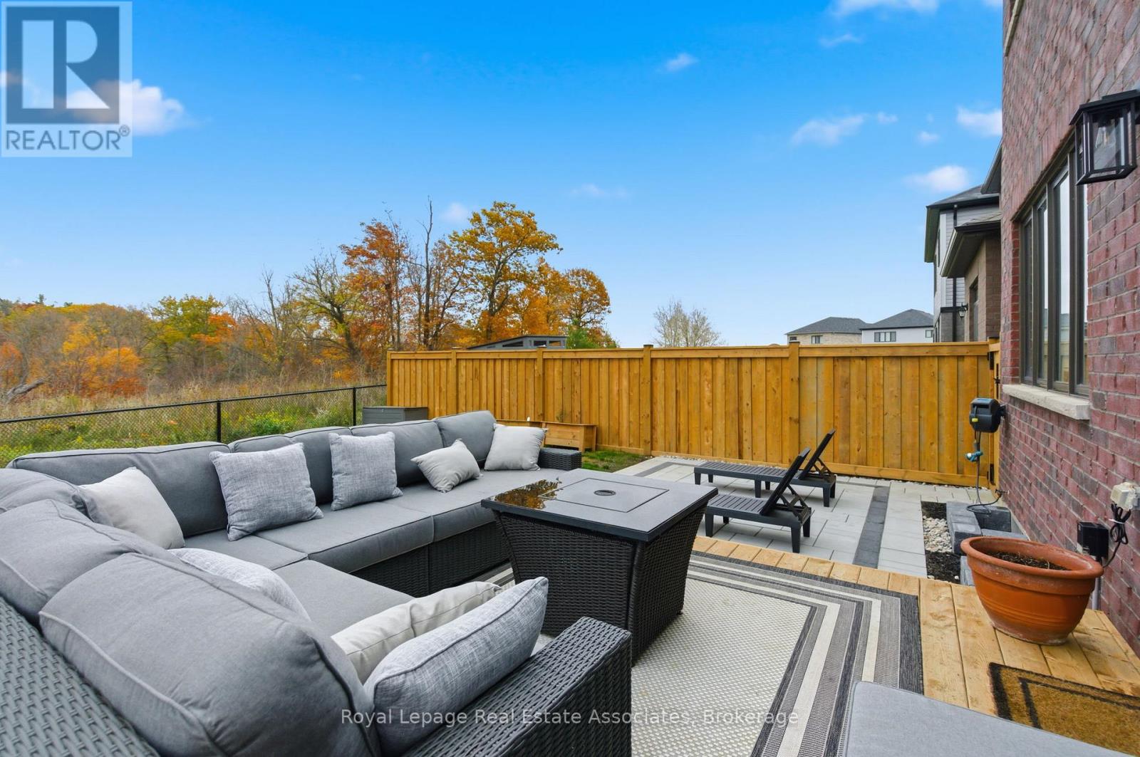 48 Hawick Crescent, Haldimand, Ontario N3W 0G5 - Photo 4 - X12551142