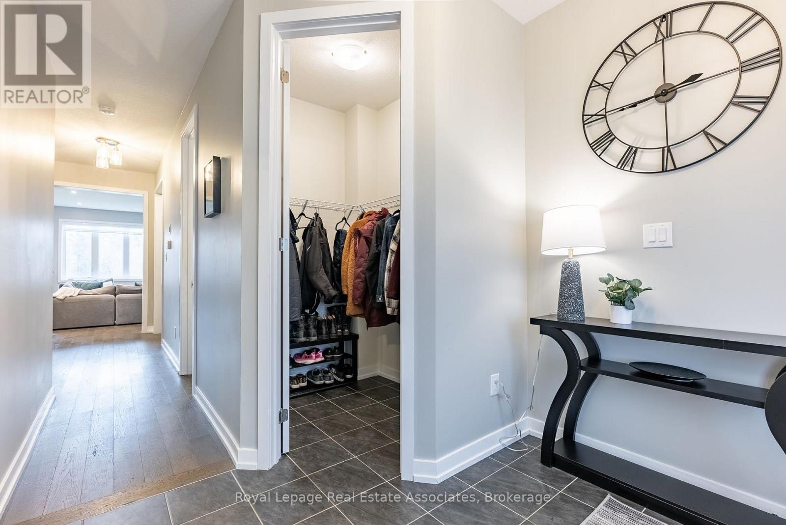 48 Hawick Crescent, Haldimand, Ontario N3W 0G5 - Photo 7 - X12551142