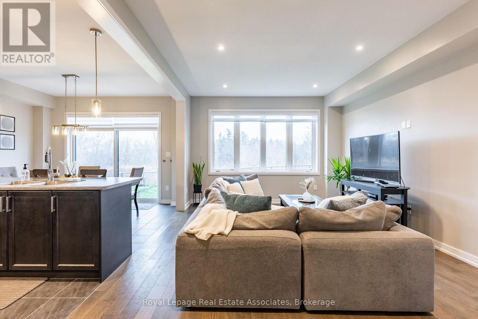 48 Hawick Crescent, Haldimand, Ontario N3W 0G5 - Photo 9 - X12551142