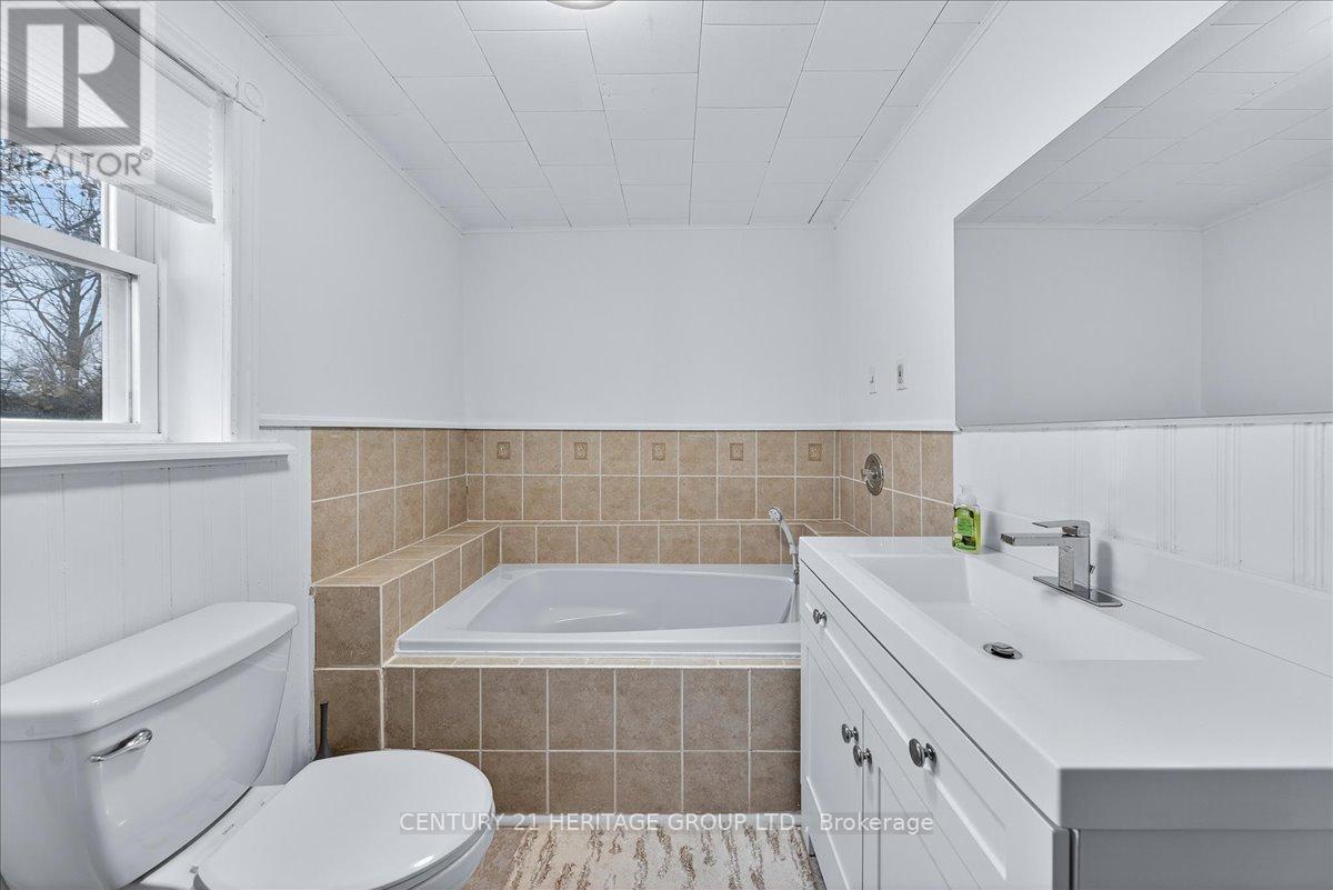 199 Camden Street S, Chatham-Kent, Ontario N0P 1M0 - Photo 25 - X12551244