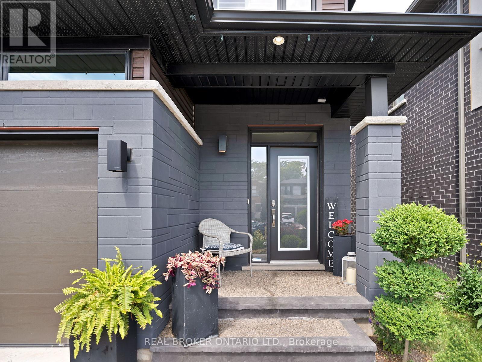 67 Lexington Avenue, Hamilton, Ontario  L8J 0L5 - Photo 3 - X12551298