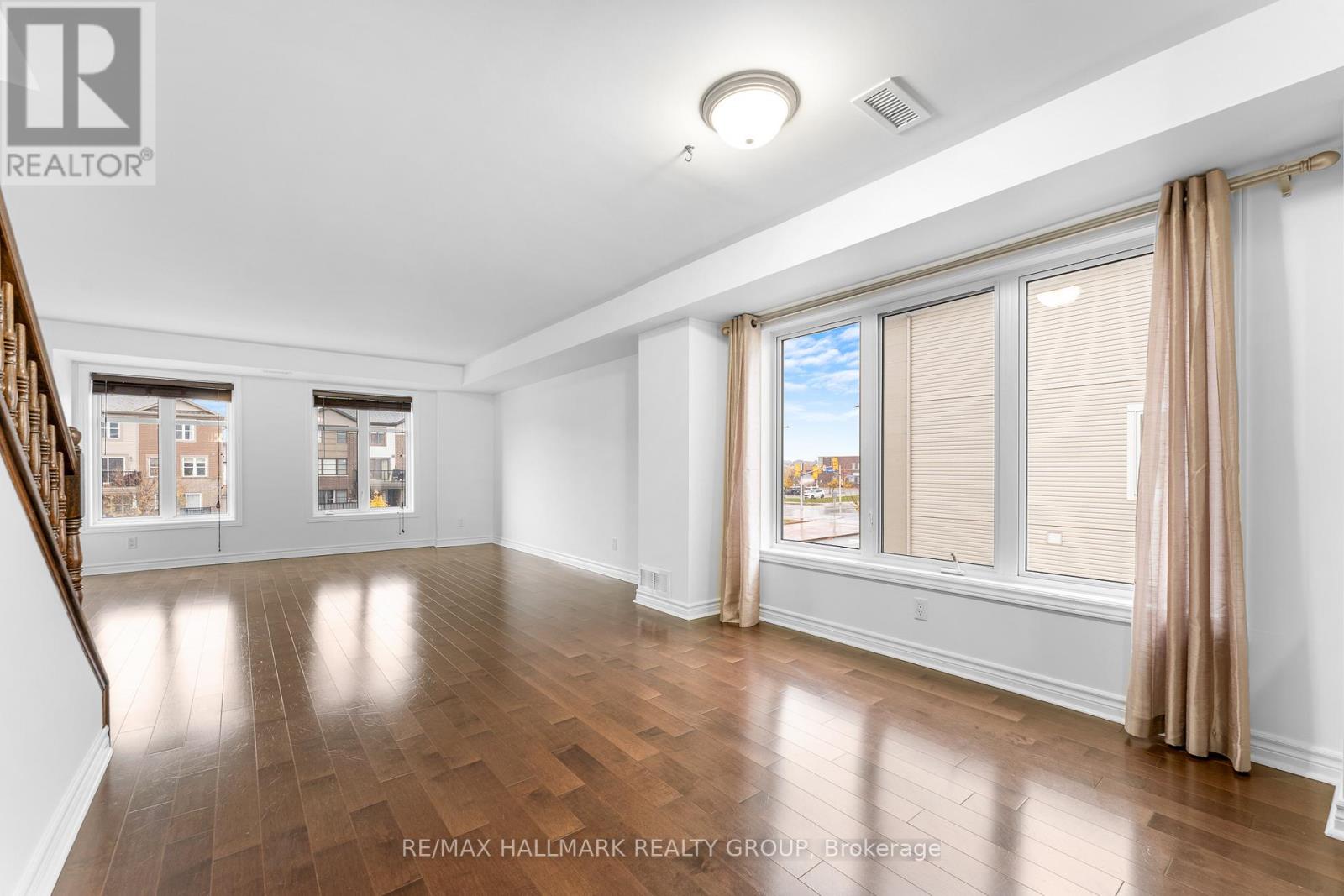 736b Chapman Mills Drive, Ottawa, Ontario  K2J 3V2 - Photo 4 - X12551392