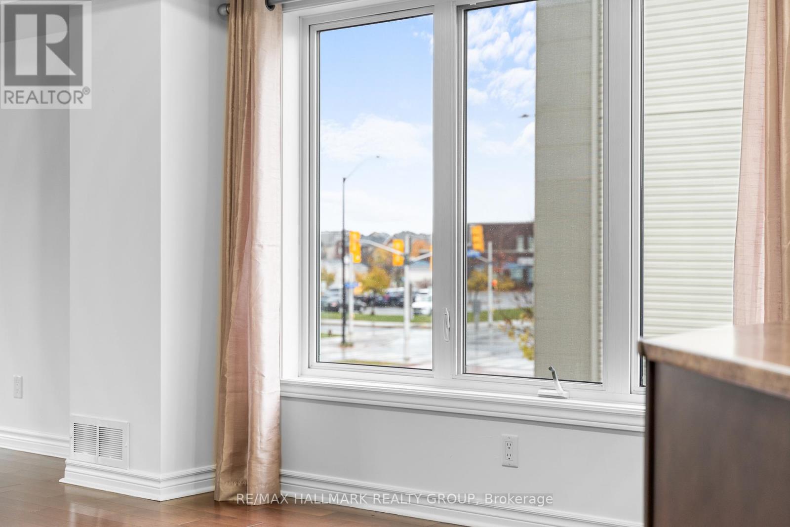 736b Chapman Mills Drive, Ottawa, Ontario  K2J 3V2 - Photo 8 - X12551392