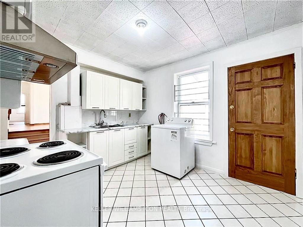 2 - 51 Bell Street N, Ottawa, Ontario  K1R 7C5 - Photo 11 - X12551416