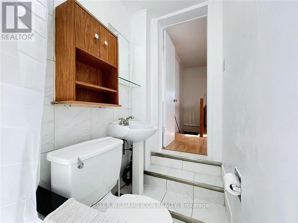 2 - 51 Bell Street N, Ottawa, Ontario  K1R 7C5 - Photo 9 - X12551416