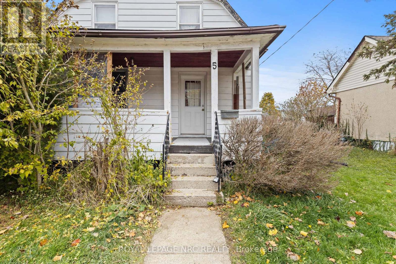 5 Chetwood Street, St. Catharines, Ontario  L2S 1J9 - Photo 4 - X12551364
