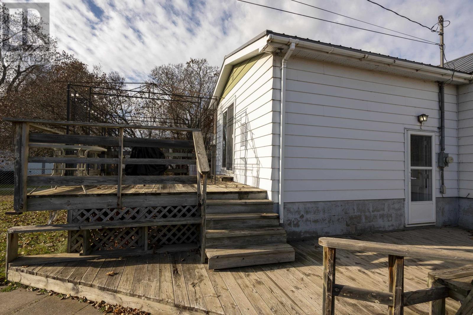 156 Francis St E, Thunder Bay, Ontario  P7E 4B1 - Photo 5 - TB253494