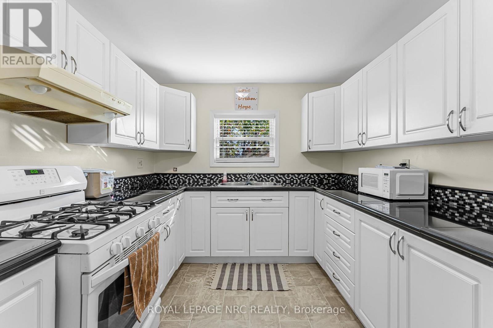 204 Gilmore Road, Fort Erie, Ontario L2A 2M3 - Photo 27 - X12534644