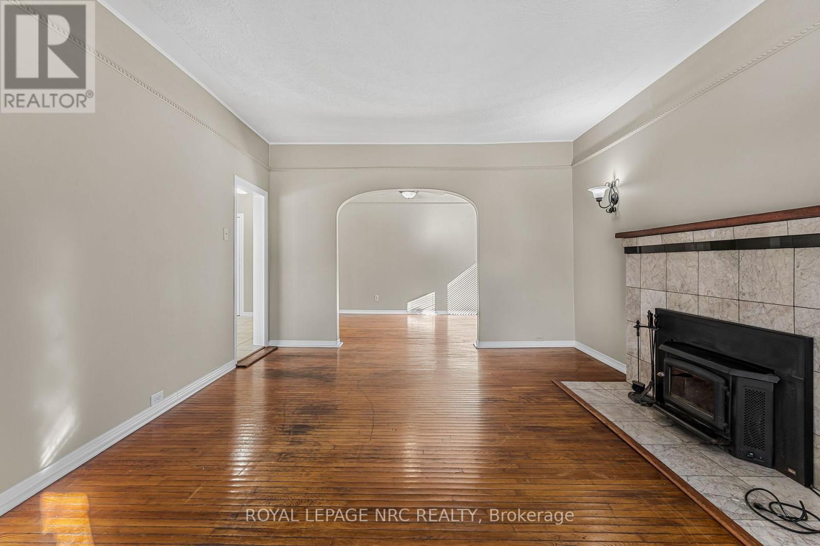 204 Gilmore Road, Fort Erie, Ontario L2A 2M3 - Photo 15 - X12534644