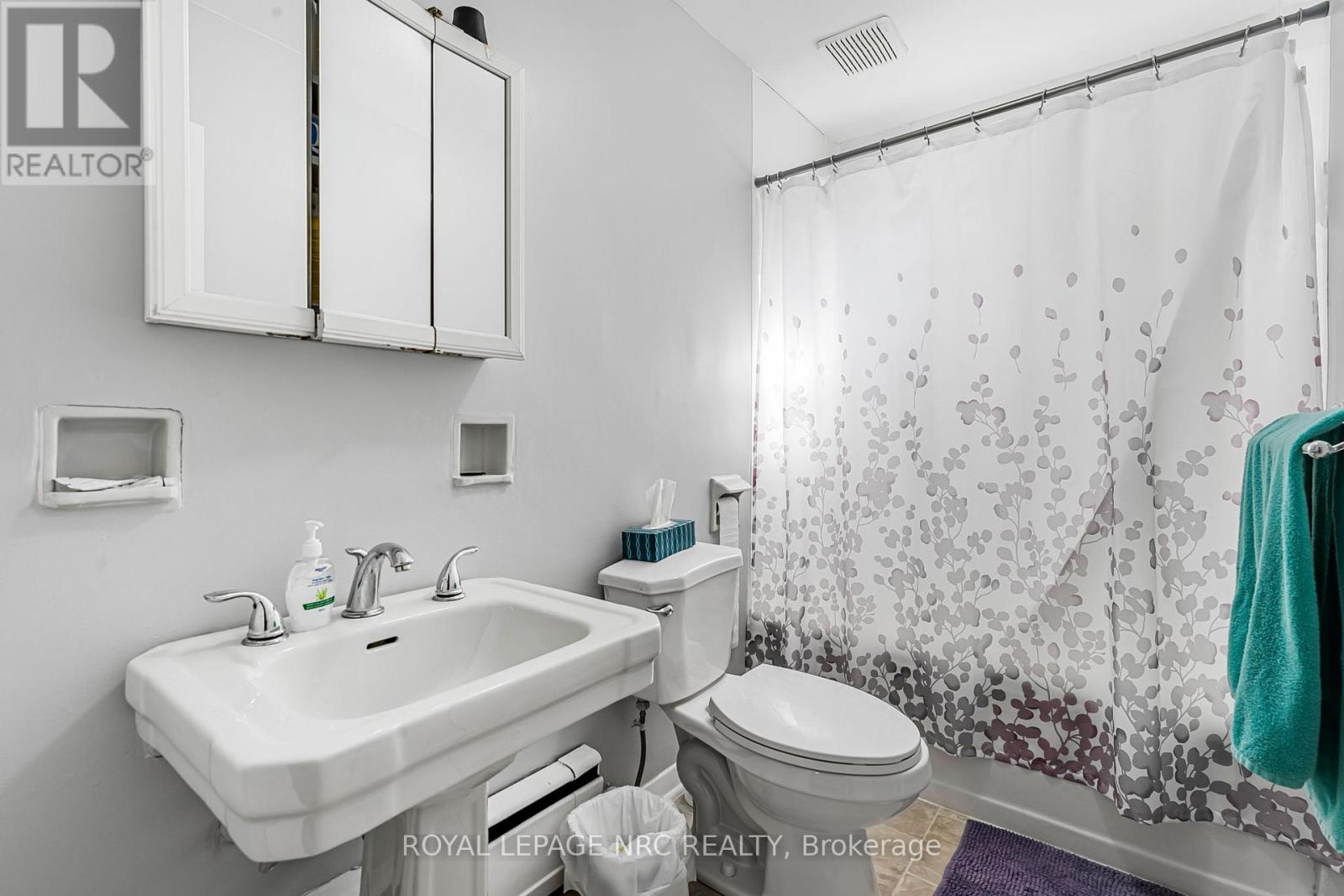 204 Gilmore Road, Fort Erie, Ontario L2A 2M3 - Photo 32 - X12534644