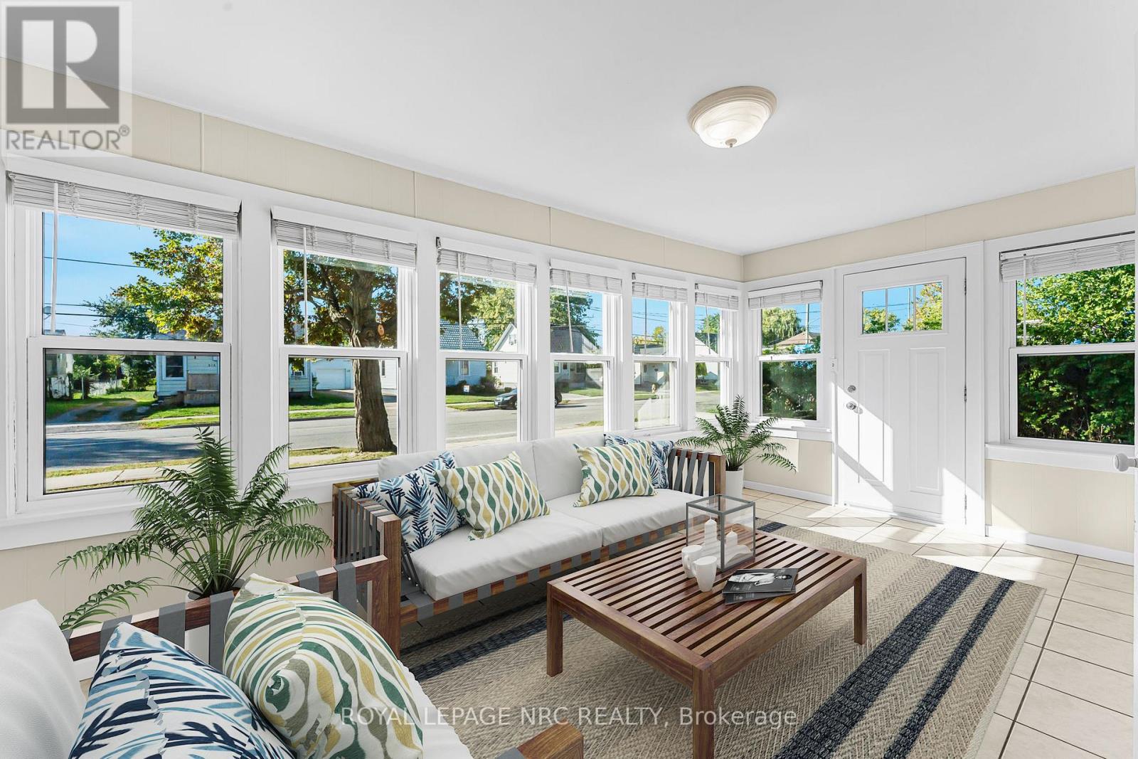 204 Gilmore Road, Fort Erie, Ontario L2A 2M3 - Photo 5 - X12534644