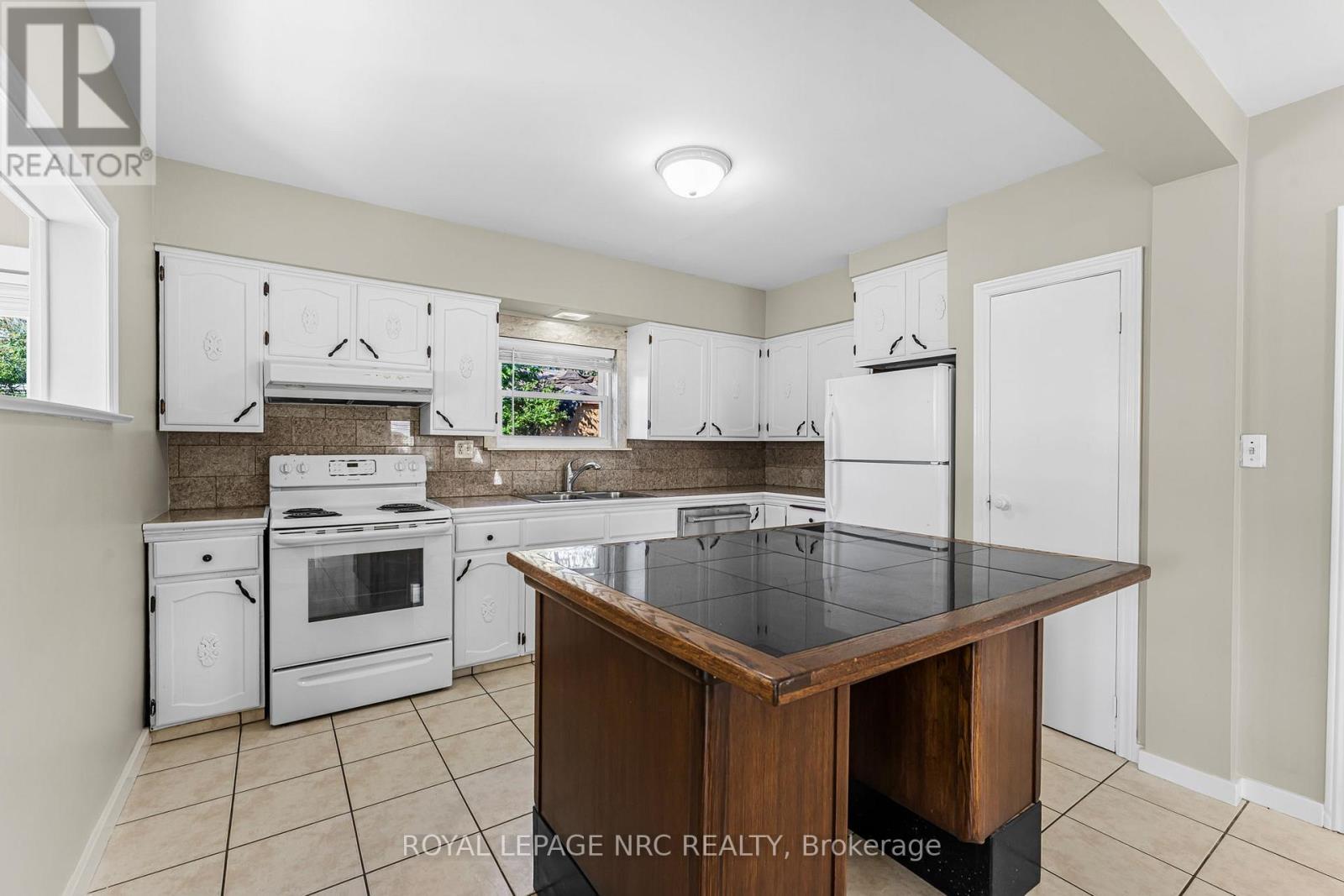 204 Gilmore Road, Fort Erie, Ontario L2A 2M3 - Photo 8 - X12534644