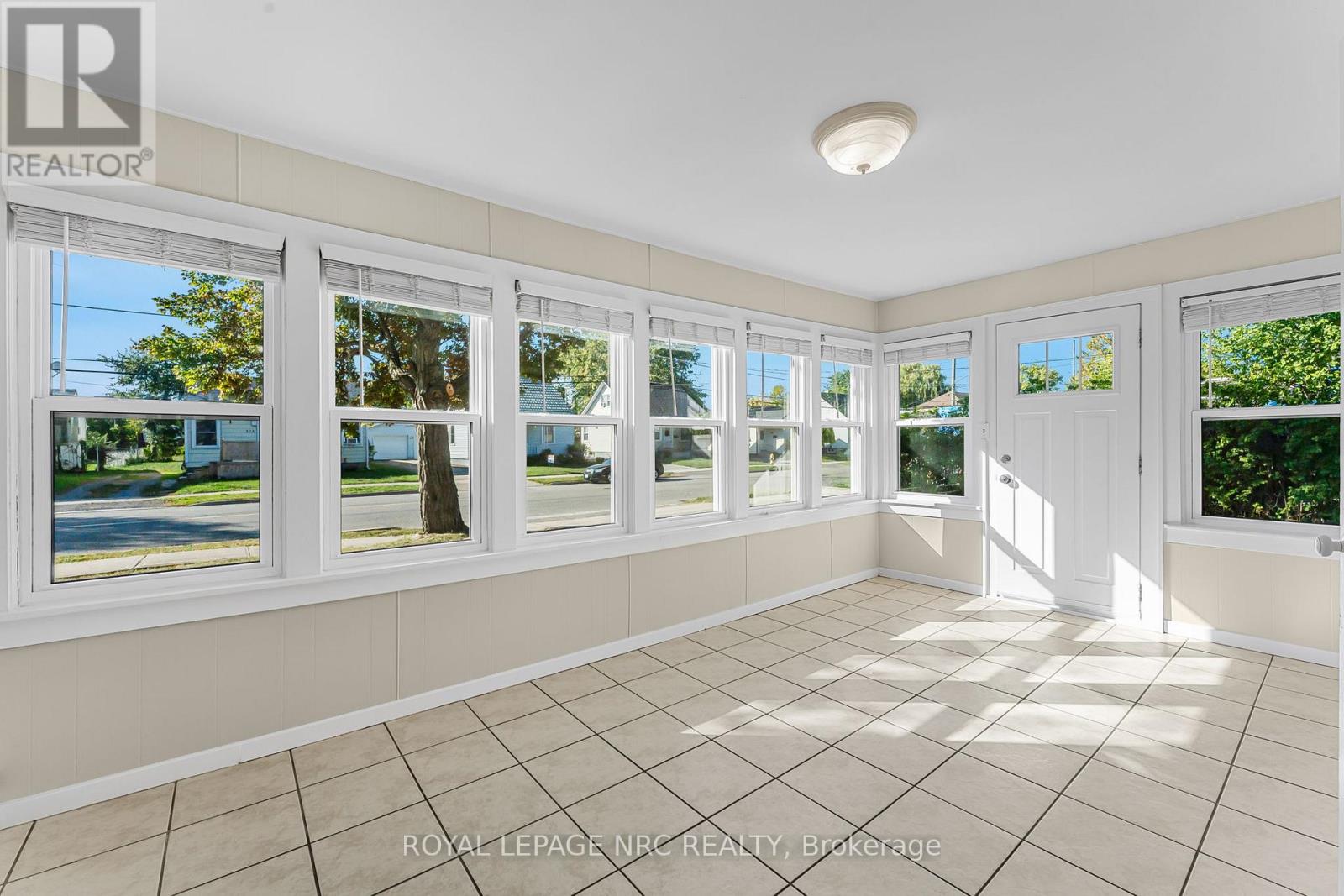 204 Gilmore Road, Fort Erie, Ontario L2A 2M3 - Photo 6 - X12534644