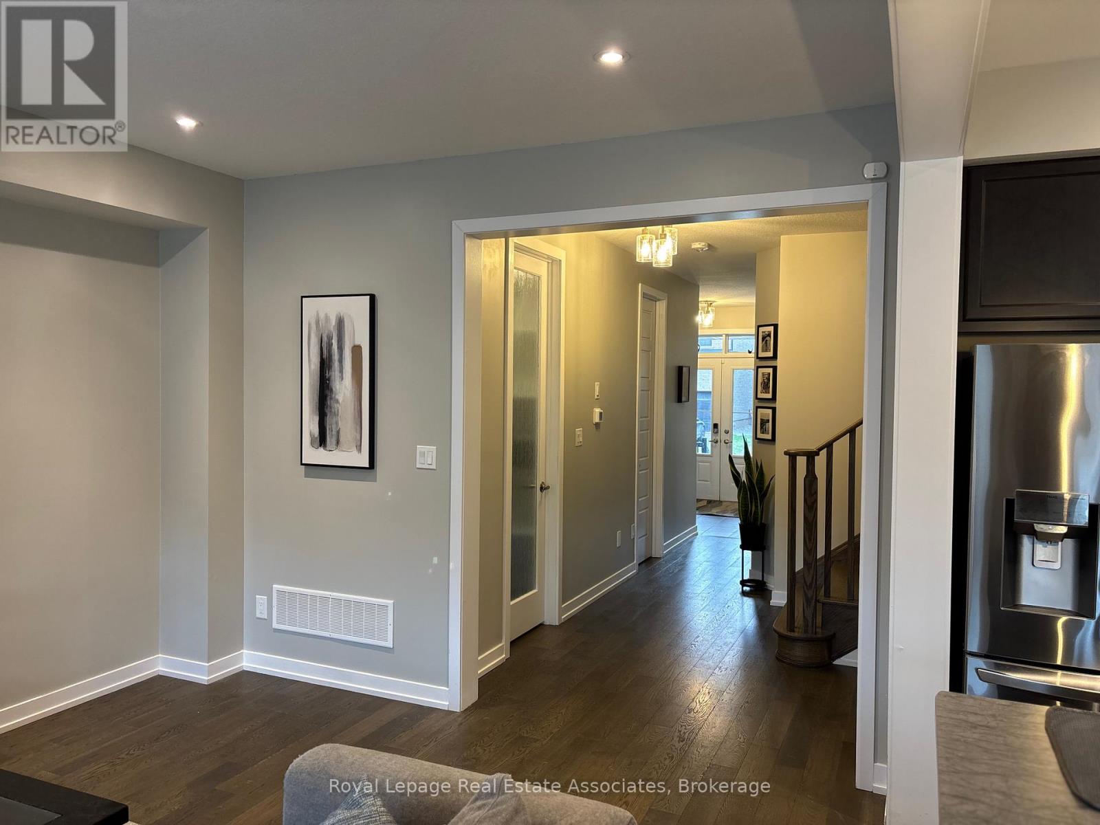 48 Hawick Crescent, Haldimand, Ontario N3W 0G5 - Photo 10 - X12551142