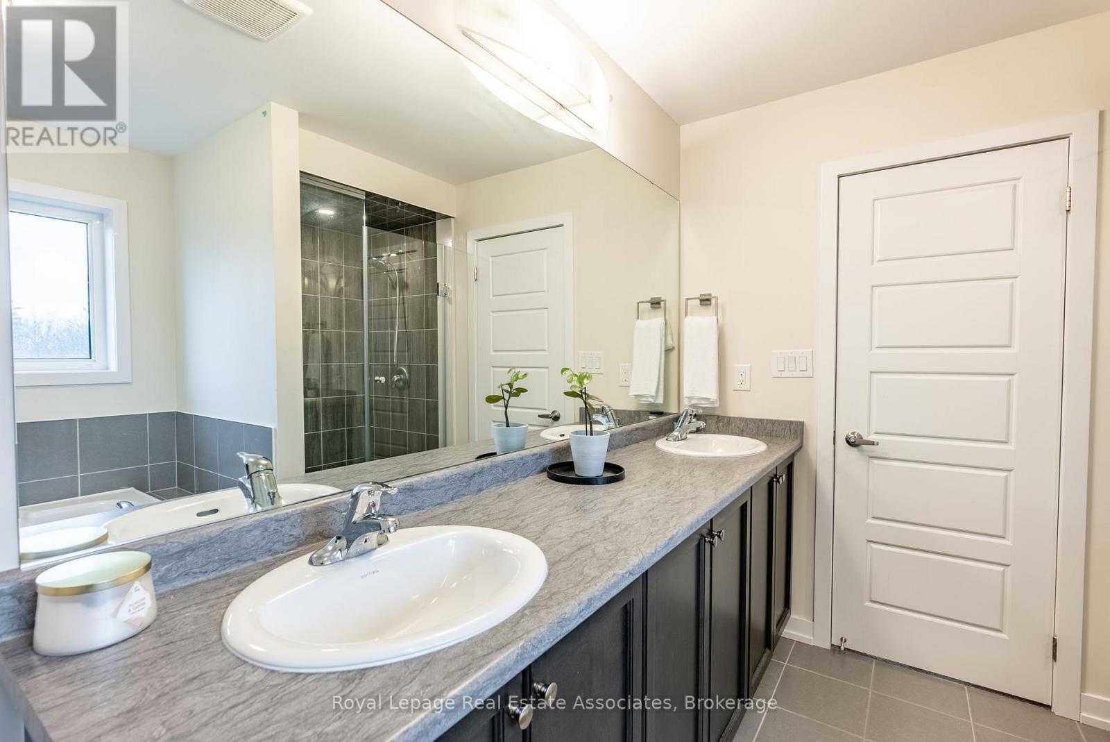 48 Hawick Crescent, Haldimand, Ontario N3W 0G5 - Photo 23 - X12551142