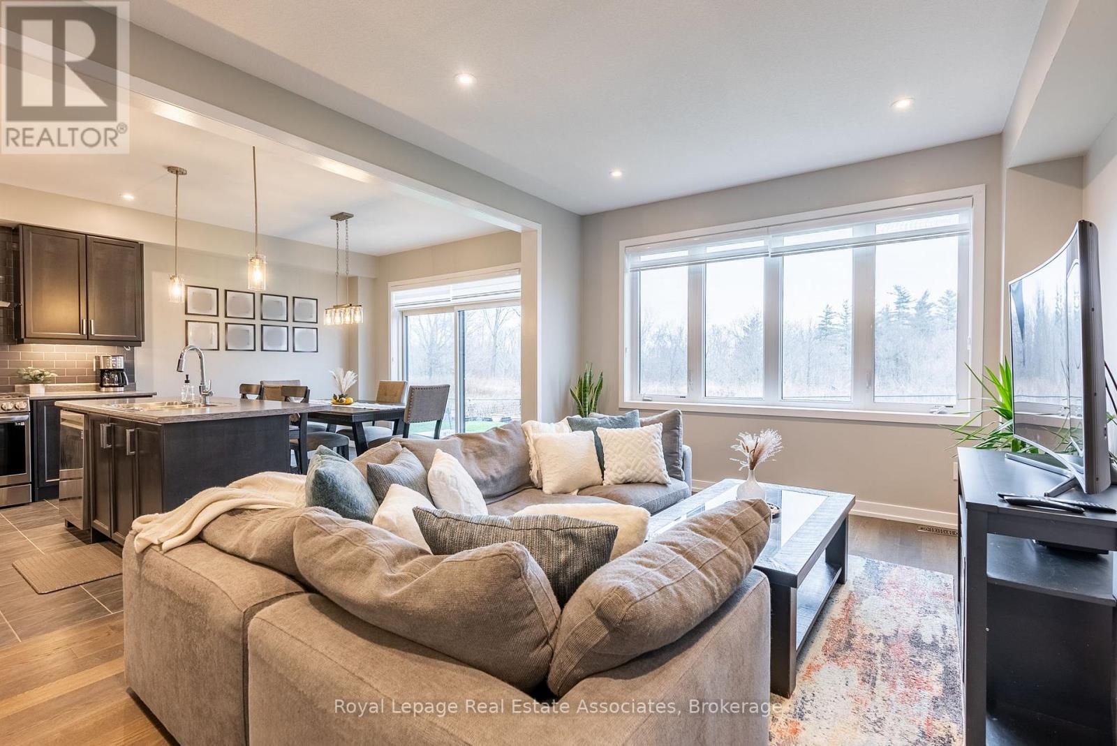 48 Hawick Crescent, Haldimand, Ontario N3W 0G5 - Photo 12 - X12551142