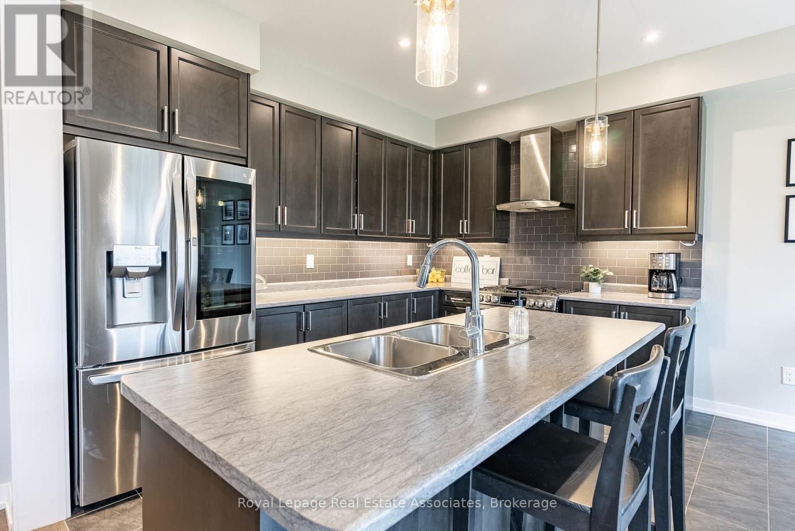 48 Hawick Crescent, Haldimand, Ontario N3W 0G5 - Photo 3 - X12551142