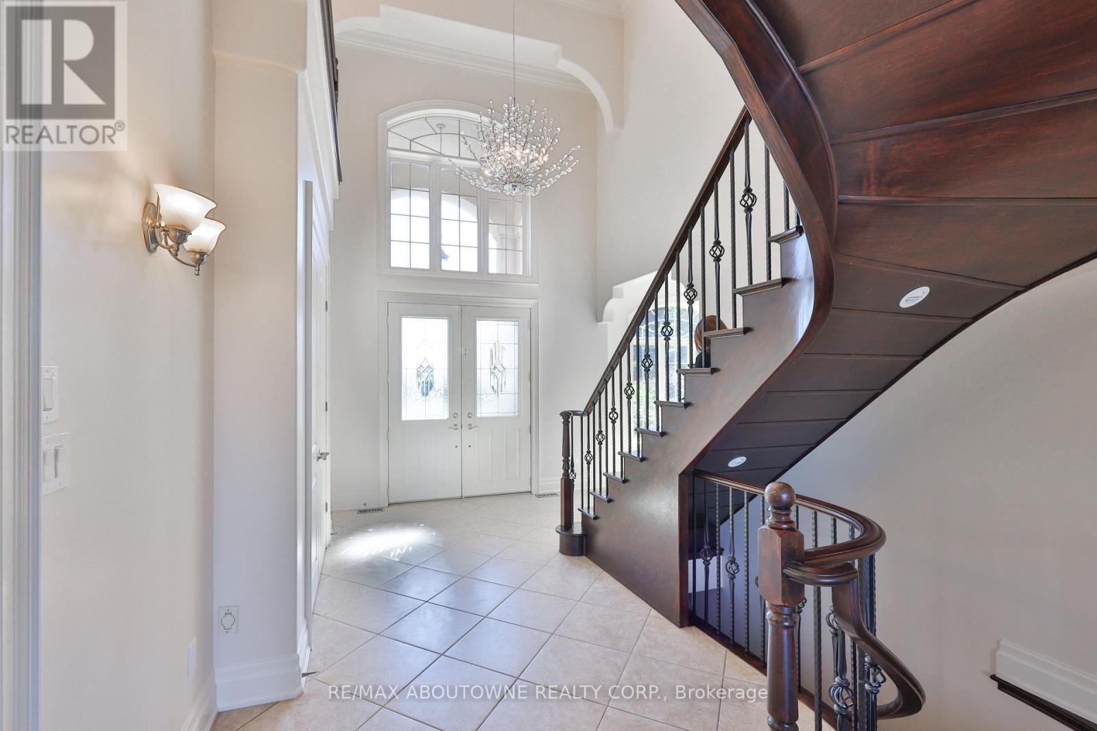 803 Ridge Road, Hamilton, Ontario  L8J 2Y3 - Photo 8 - X12430872