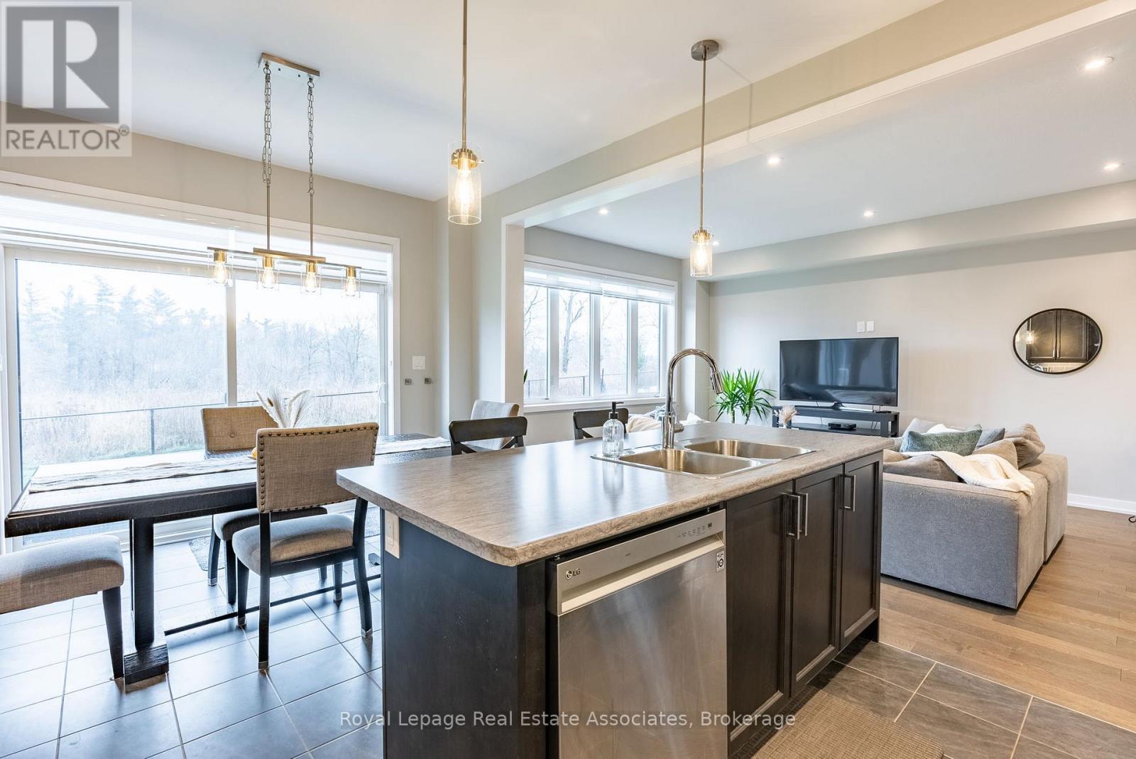 48 Hawick Crescent, Haldimand, Ontario N3W 0G5 - Photo 16 - X12551142