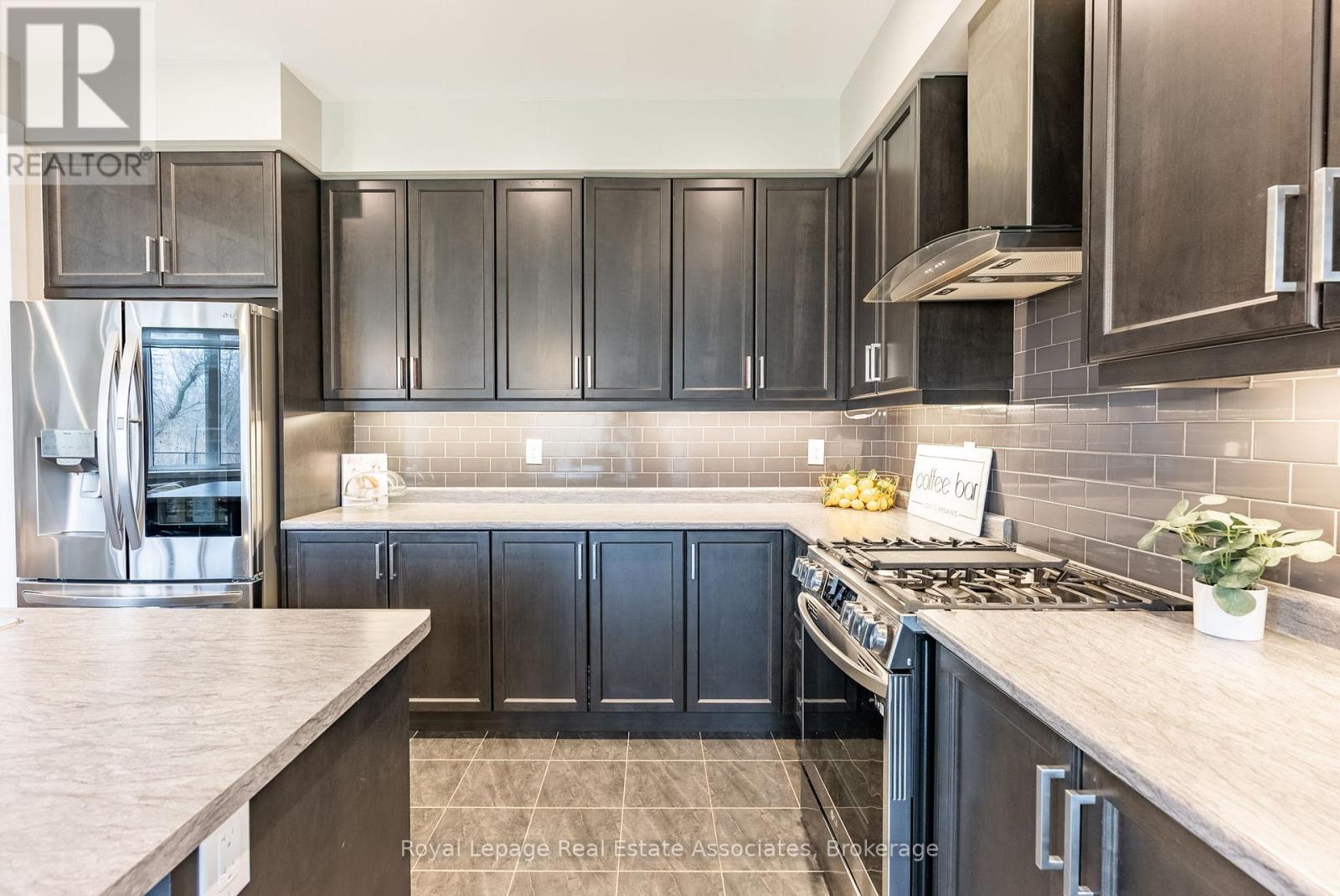 48 Hawick Crescent, Haldimand, Ontario N3W 0G5 - Photo 15 - X12551142