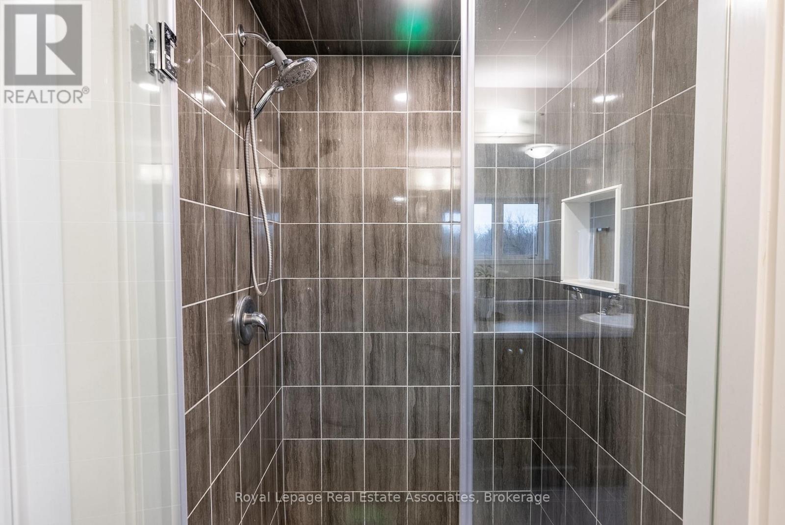 48 Hawick Crescent, Haldimand, Ontario N3W 0G5 - Photo 25 - X12551142