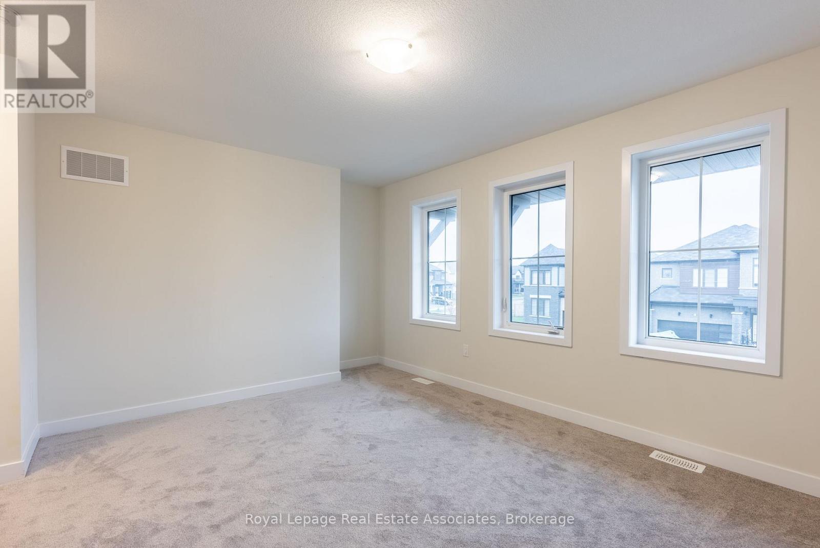 48 Hawick Crescent, Haldimand, Ontario N3W 0G5 - Photo 30 - X12551142