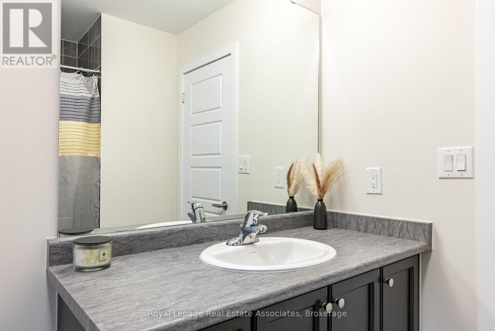 48 Hawick Crescent, Haldimand, Ontario N3W 0G5 - Photo 35 - X12551142